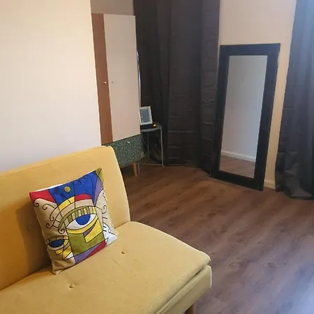 10 Apartament *