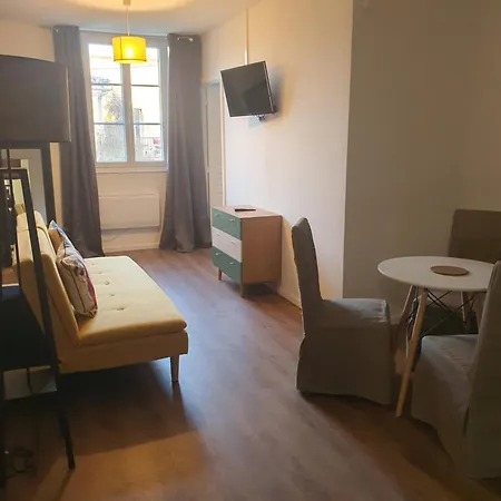 10 * Ruffec (Charente)